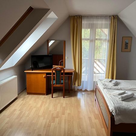 Aranykert Vendeghaz Otel Eğri Dış mekan fotoğraf