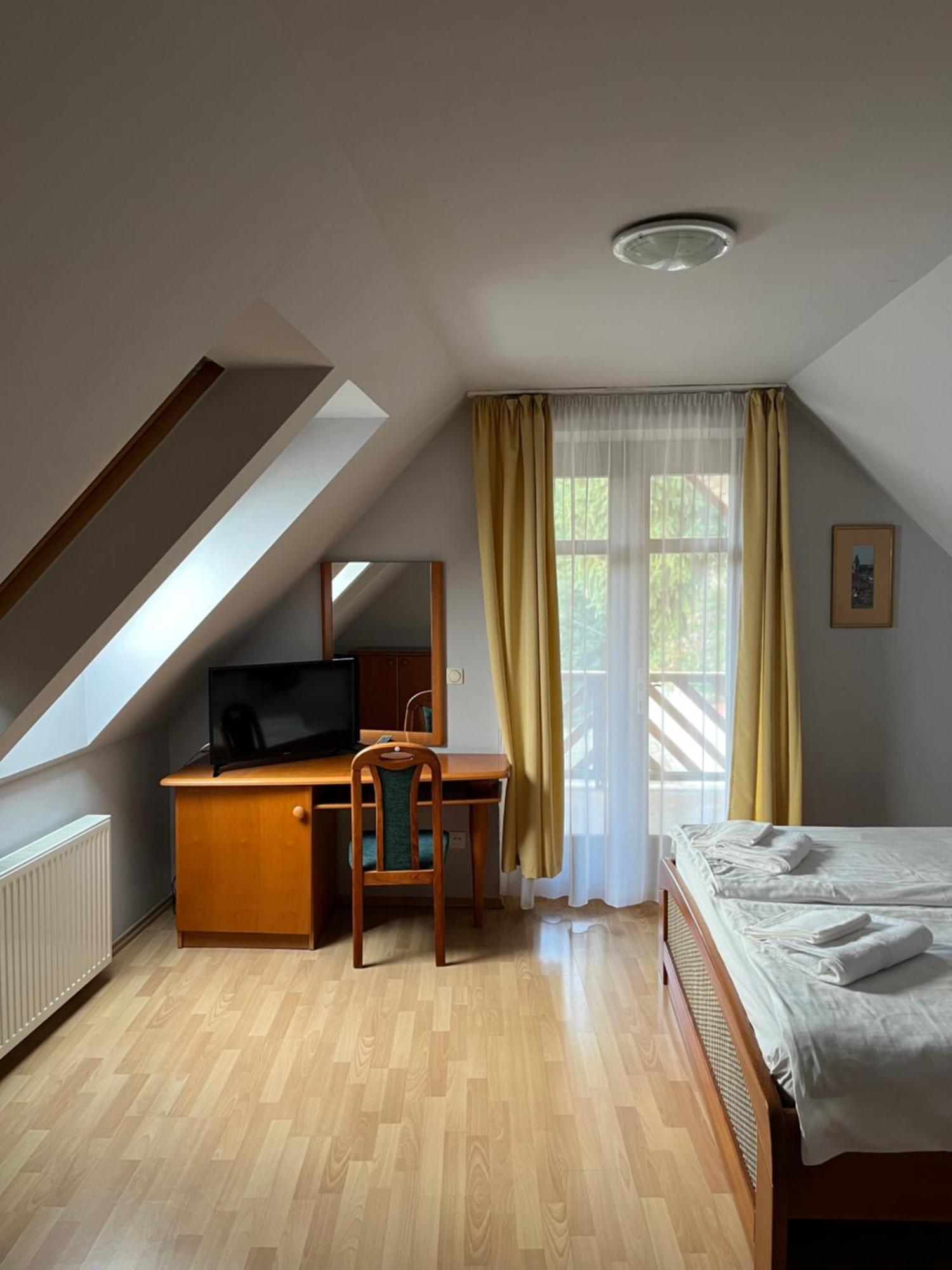 Aranykert Vendeghaz Otel Eğri Dış mekan fotoğraf